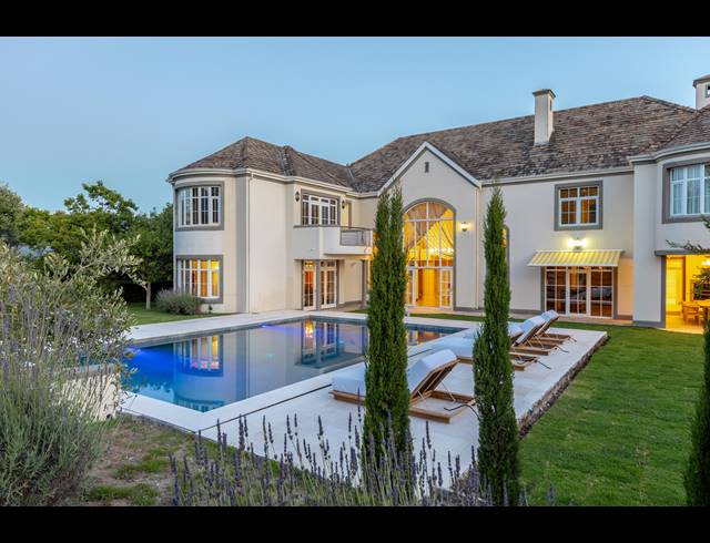 5 BEDROOM HOUSE FOR SALE IN CONSTANTIA